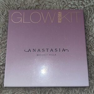 Anastasia Beverly Hills Glow Kit in Sugar // Gently Used